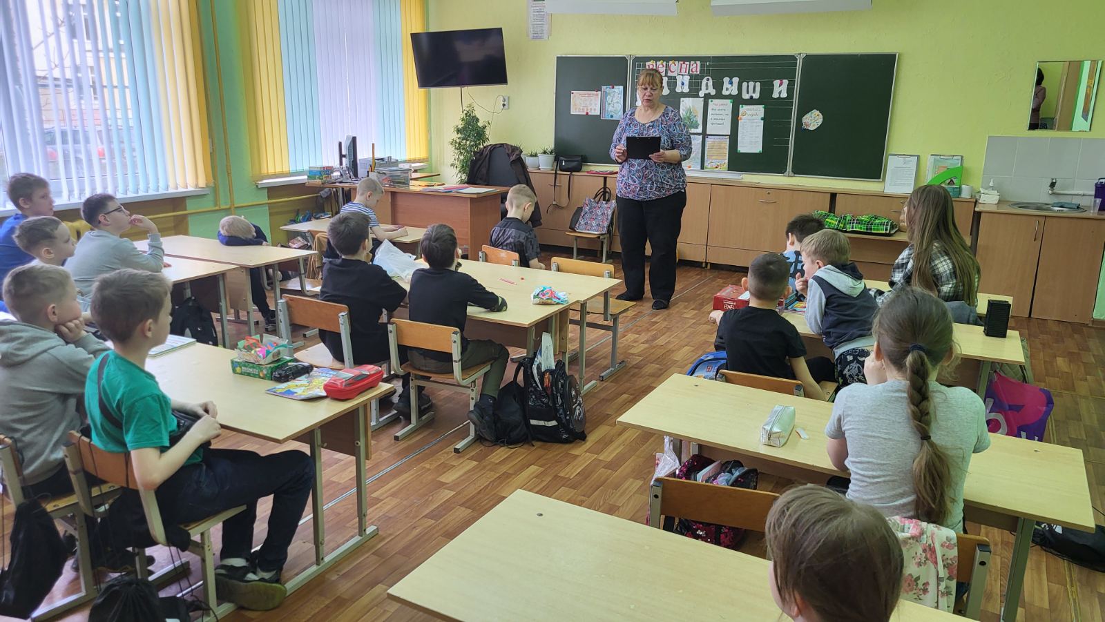 Музыкальный час «Дружат мальчики и девочки»